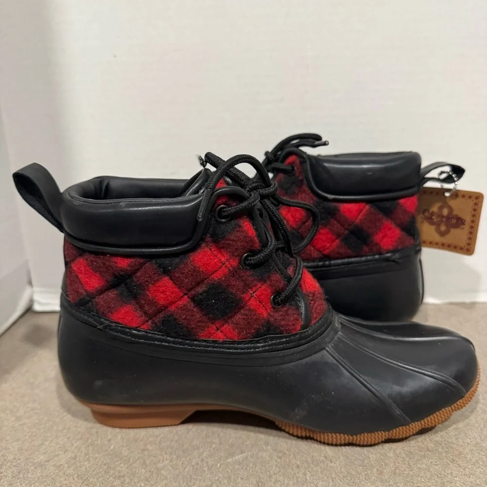 Skechers Women’s Black Red Pond Good-Plaid Duck Boots Size 8